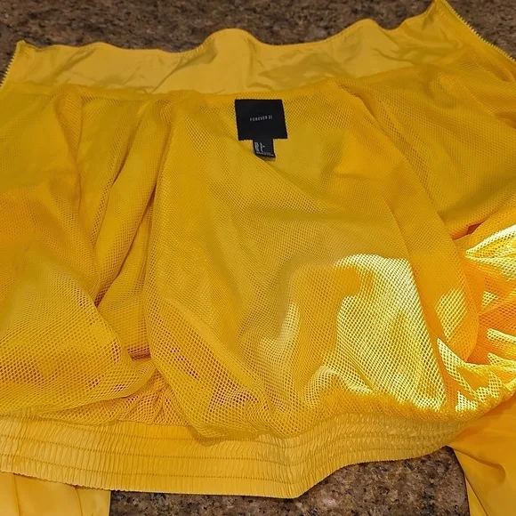 NWOT Forever 21 Yellow Cropped Windbreaker - SZ L - Picture 6 of 7